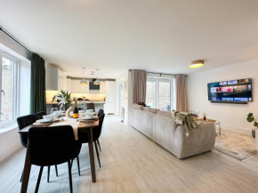 NEW Edwin Bing Mews -Luxury City Centre Home - FREE Parking